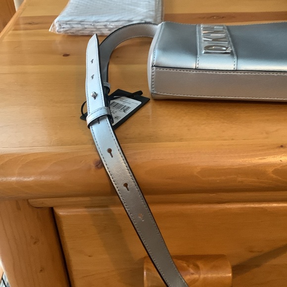 NWT DKNY silver cross body bag I CAN MEASURE FOR YOU ! - Picture 8 of 8